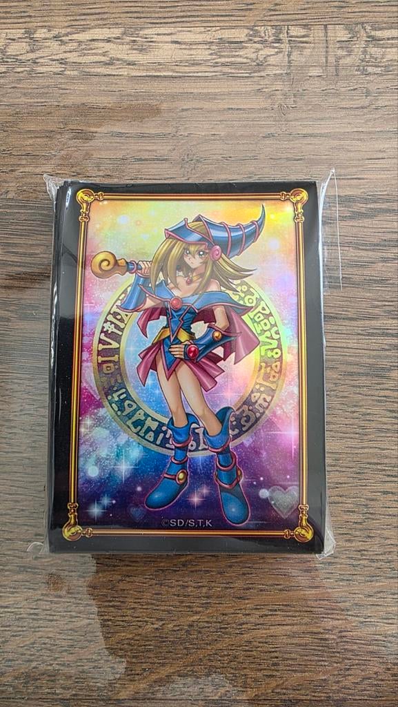 Yu-Gi-Oh! Dark Magician Girl Card Sleeves, Ophalen of Verzenden, Zo goed als nieuw, Sleeves of Kaarthoesjes, Foil