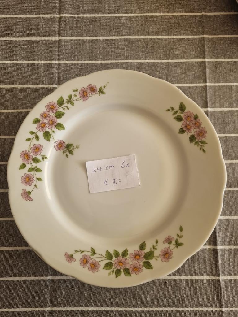 Ronde borden met bloemetjes motief - 6 stuks, Huis en Inrichting, Keuken | Servies, Ophalen of Verzenden