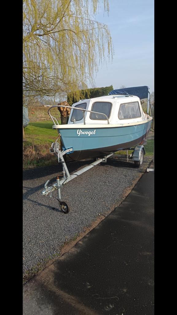 Kajuitboot visboot met Yamaha 9.9 pk motor, Watersport en Boten, Vis- en Consoleboten, Gebruikt, Tot 10 pk, 3 tot 6 meter, Benzine