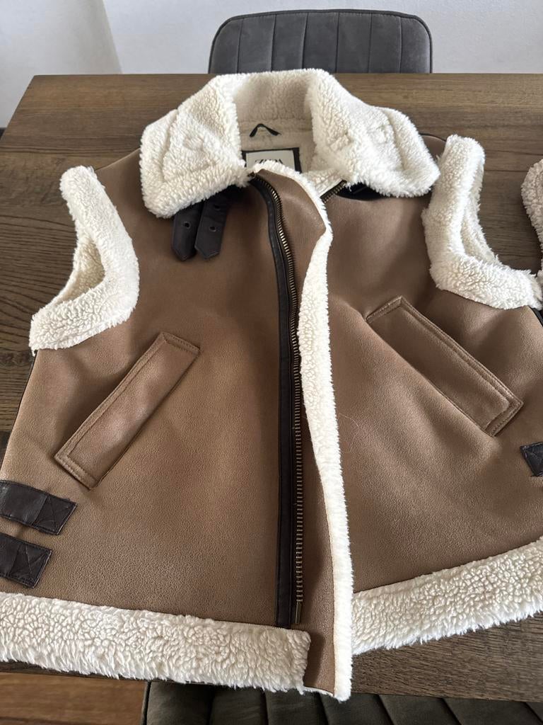 Stijlvol bruin shearling gilet met teddy voering, Kleding | Dames, Bodywarmers, Zo goed als nieuw, Maat 38/40 (M), Bruin, Ophalen of Verzenden