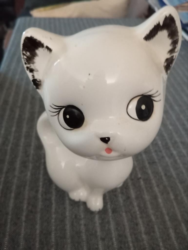 Drie witte porseleinen katten beeldjes, Antiek en Kunst, Ophalen