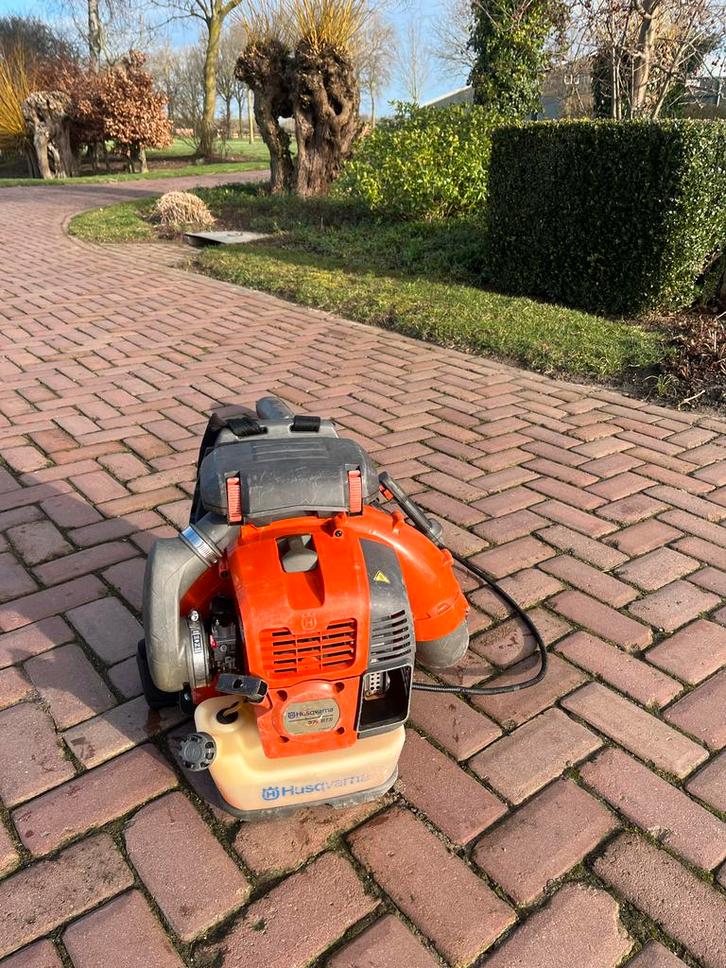 Husqvarna 570BT Ruggedragen Bladblazer - Perfecte Staat, Tuin en Terras, Bladblazers, Gebruikt, Ruggedragen, Benzine, Ophalen of Verzenden