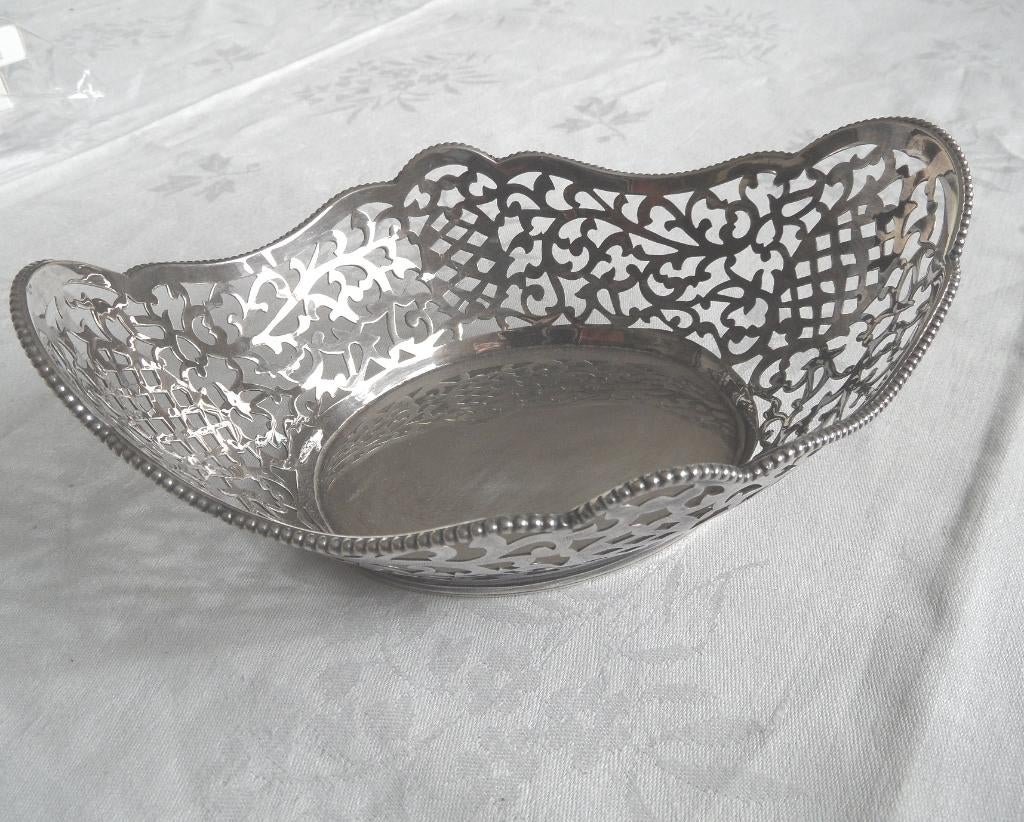 Vkb zilveren klein broodmand of bonbon zie foto;s, Antiek en Kunst, Antiek | Goud en Zilver, Ophalen of Verzenden, Zilver