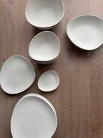 Leuk wit servies met organische vorm van Casa, Ophalen, Zo goed als nieuw, Bord(en), Overige stijlen