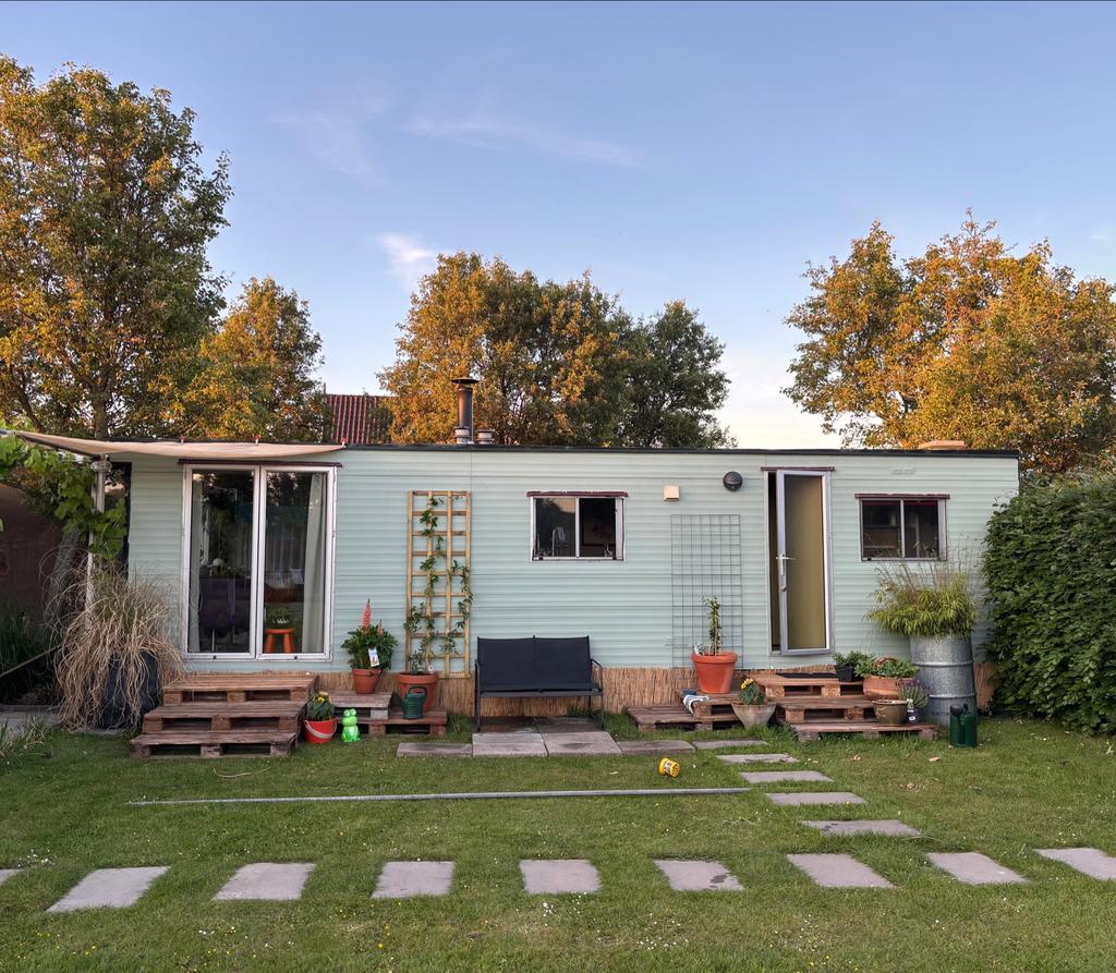 Stacaravan 8,50x3,50m, haardkachel+boiler, geen standplaats, Caravans en Kamperen, Stacaravans, Tot en met 4