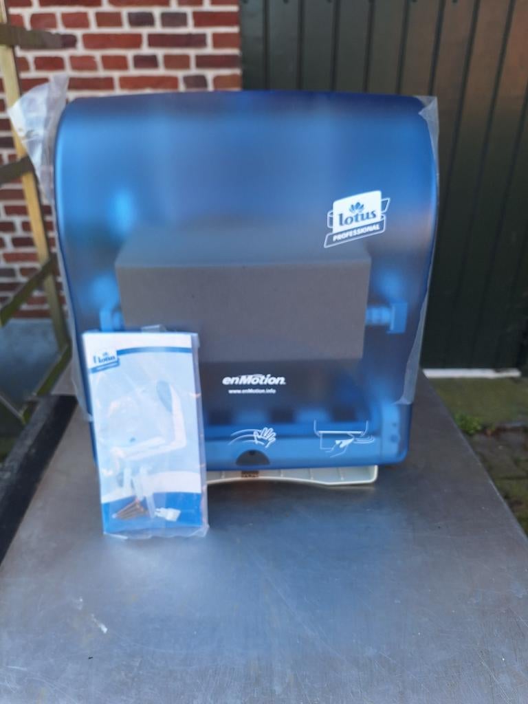 Handdoekdispenser, Ophalen