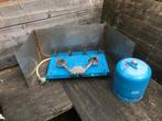 Ouderwets tweepits camping gasstel met windvanger en gasfles, Ophalen, Gebruikt