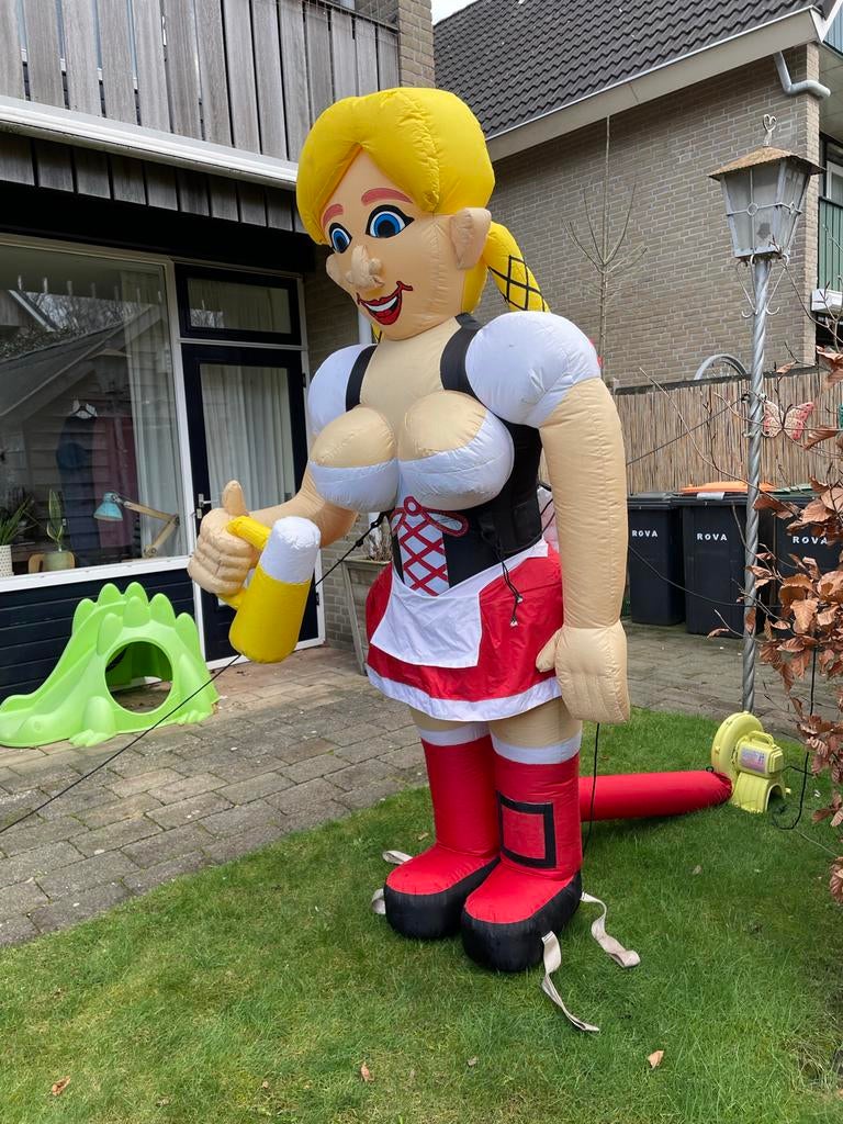 Opblaasbare Tiroler Sarah 2,5 m hoog, Ophalen, Gebruikt, Feestartikel, Abraham of Sarah