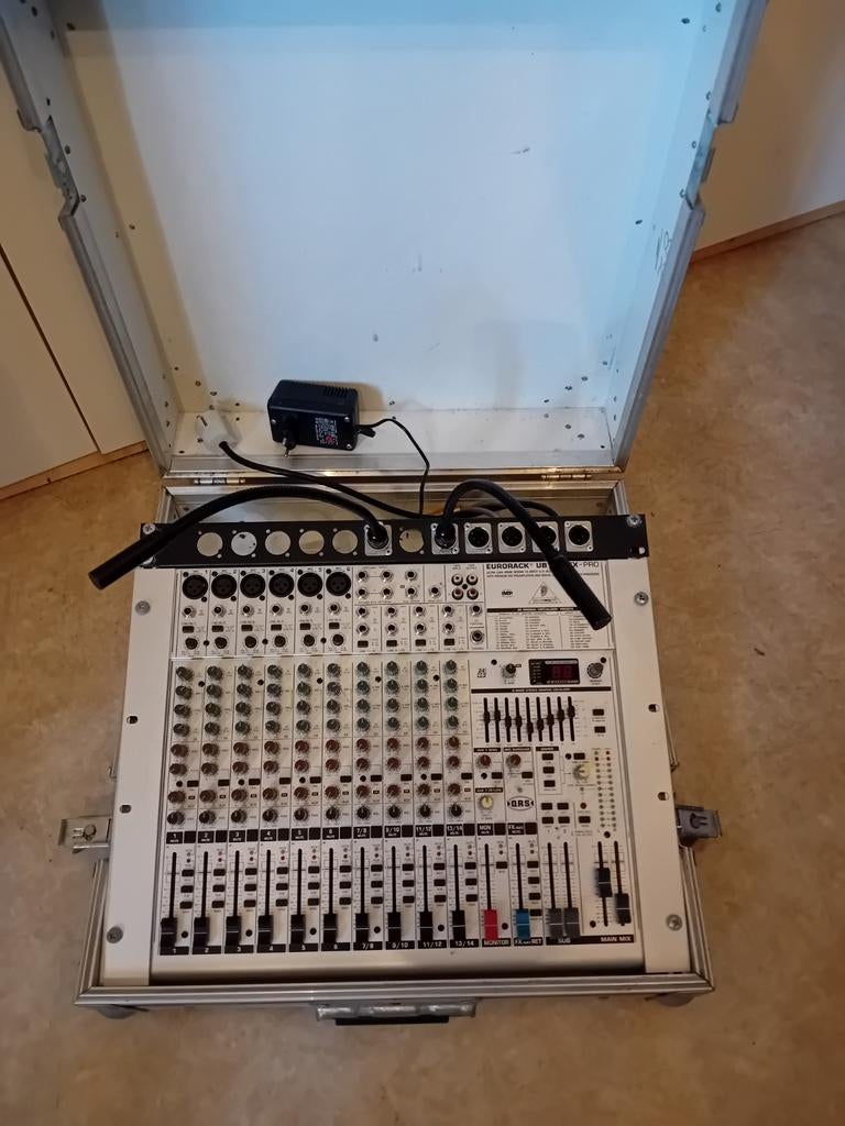 Behringer Eurorack UB1832FX-PRO mengpaneel, Ophalen, Zo goed als nieuw