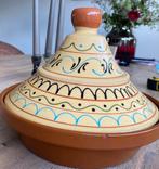 koopje: hand-gedecoreerde tajine  -1x gebruikt - doorsn.27, Ophalen, Zo goed als nieuw, Overige materialen