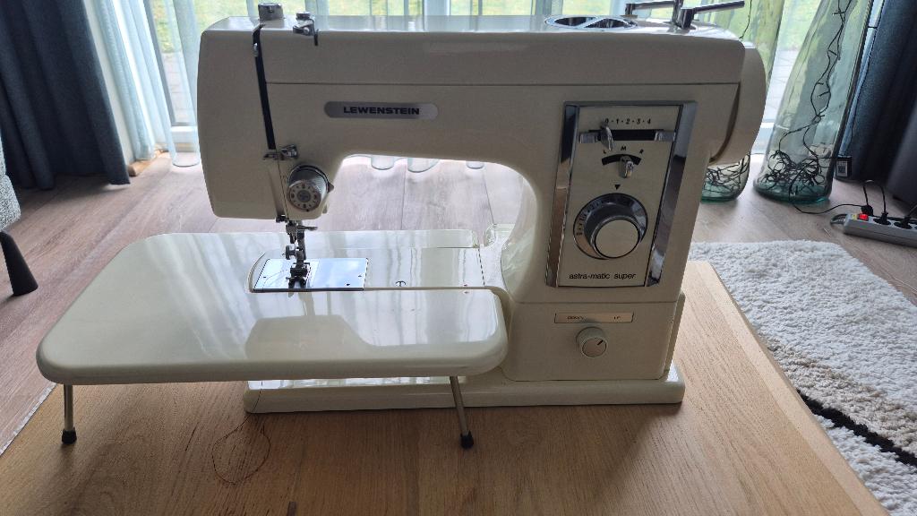 Lewenstein Astra Medic Super, Hobby en Vrije tijd, Naaimachines en Toebehoren, Ophalen, Zo goed als nieuw, Naaimachine, Lewenstein