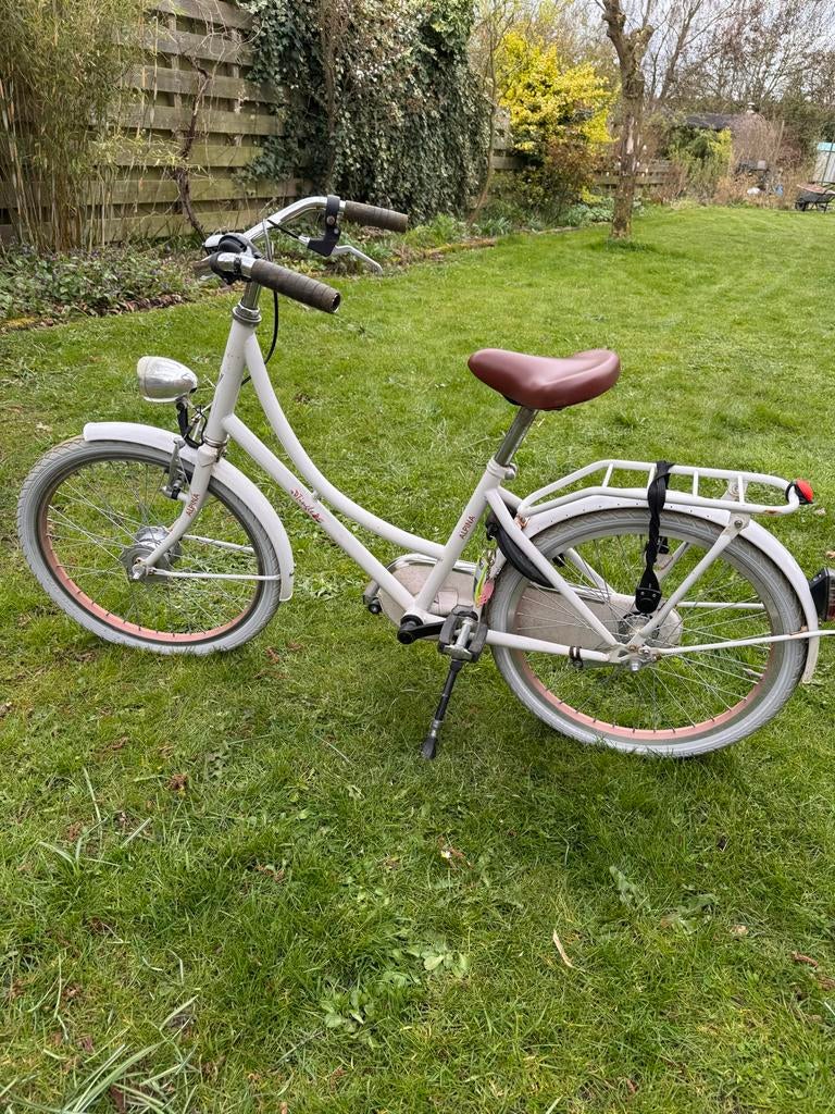 Witte kinderfiets Alpina met bruin zadel, Fietsen en Brommers, Fietsen | Meisjes, Ophalen, Gebruikt, 24 inch, Handrem