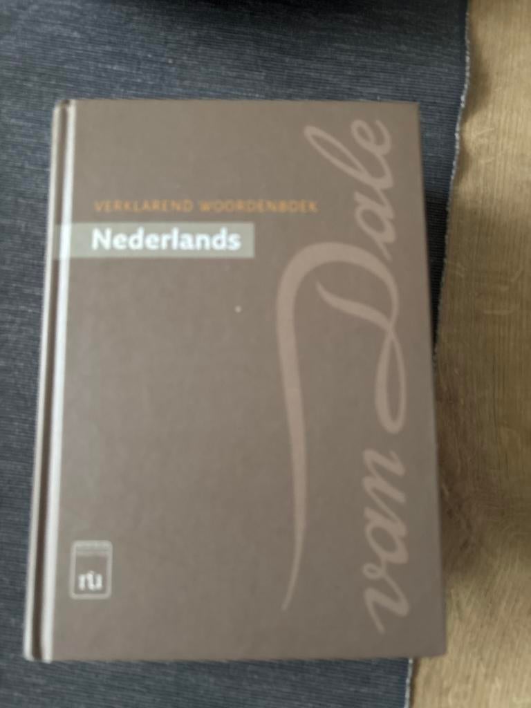 Van Dale Verklarend Woordenboek Nederlands, Boeken, Woordenboeken, Ophalen of Verzenden, Zo goed als nieuw, Van Dale, Nederlands
