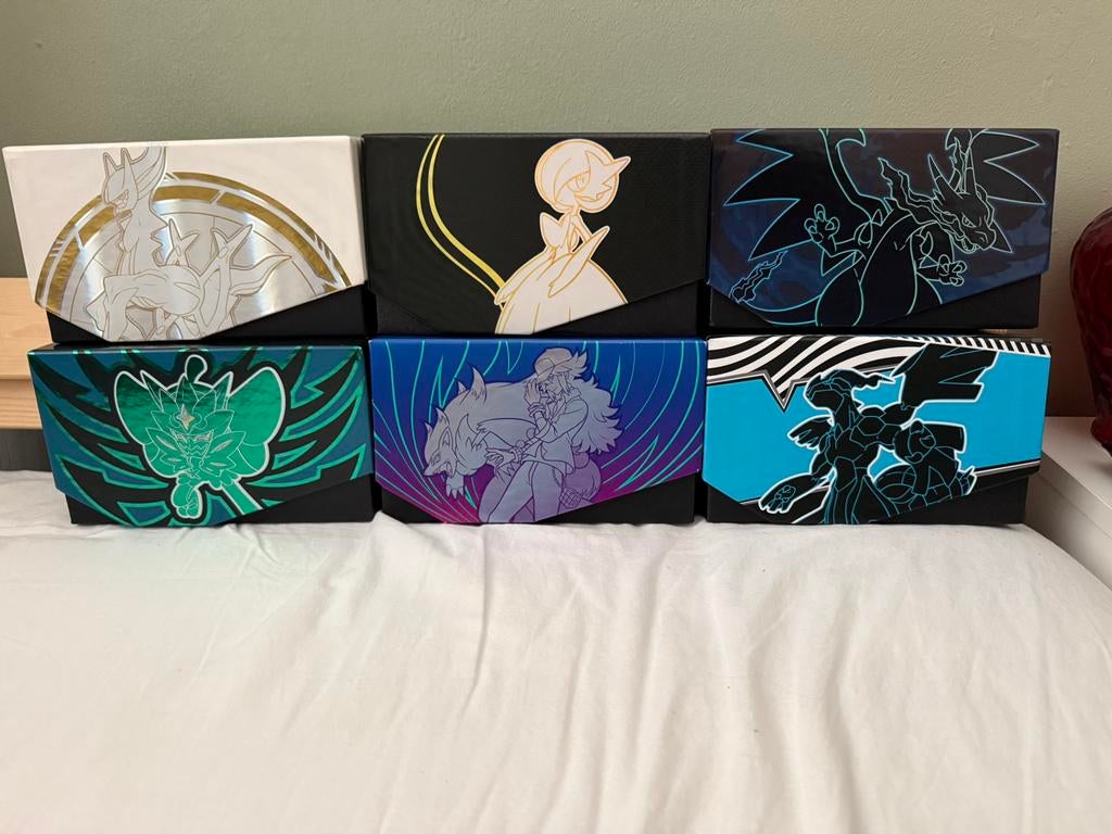 etb + stackable tins LEEG pokemon, Hobby en Vrije tijd, Verzamelkaartspellen | Pokémon, Ophalen of Verzenden, Gebruikt, Overige typen