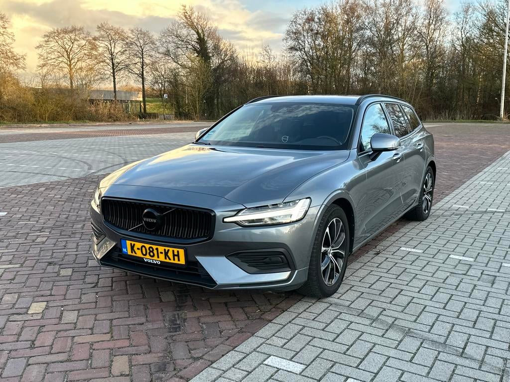 Volvo V60 B3 230 pk Momentum 2021, Auto's, Volvo, Particulier, V60, Hybride Elektrisch/Benzine, C, Stationwagon, Automaat, Origineel Nederlands