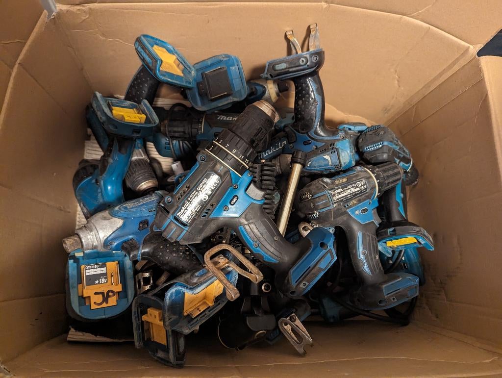 Partij Makita gereedschap - defect & opknappers, Ophalen, Gebruikt, 400 tot 600 watt, Boor- en Schroefmachine