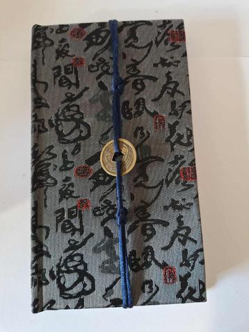 Zeer mooi notitie boekje - donker grijs met geluksmuntje beschikbaar voor biedingen