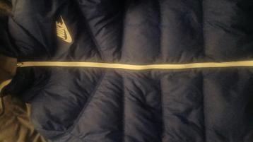 Dubbelzijdig nike jas. Maat s/m beschikbaar voor biedingen