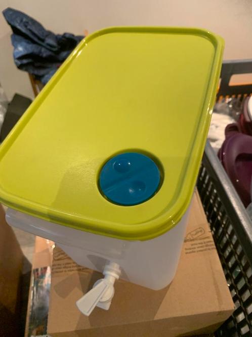 Tupperware bak 8,7 liter met kraantje om te tappen, Huis en Inrichting, Keuken | Tupperware, Nieuw, Bak of Kom, Blauw, Geel, Verzenden