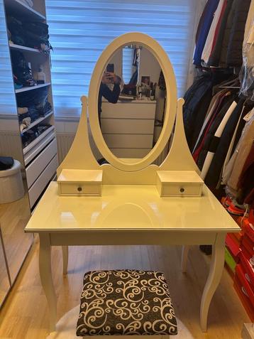 Kaptafel met spiegel en krukje beschikbaar voor biedingen