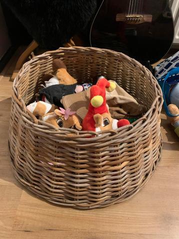 Rieten rind voor om je kerstboom beschikbaar voor biedingen