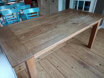 Eiken massief eetkamer tafel.  beschikbaar voor biedingen