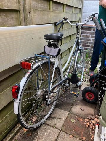 Met nieuwe banden  beschikbaar voor biedingen