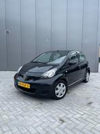 Toyota Aygo 1.0 12V Vvt-i 5DRS 2011 Zwart, Auto's, Voorwielaandrijving, 4 stoelen, Origineel Nederlands, Handgeschakeld