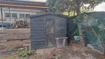 Groot kippenhok hout met opslag en broedruimte beschikbaar voor biedingen