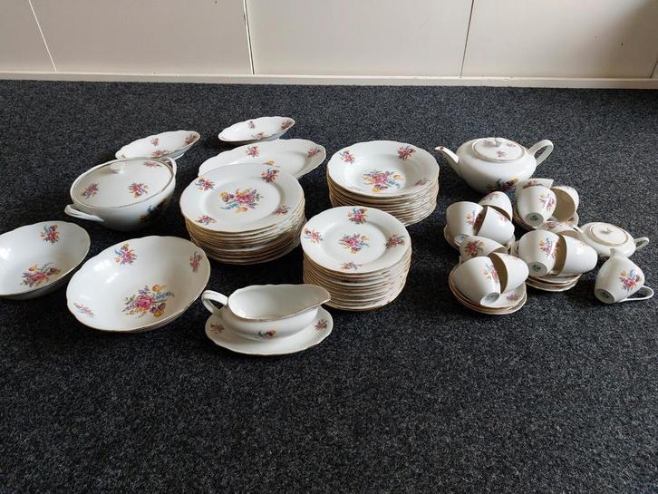 Compleet eet en thee servies 50 jaar oud, Antiek en Kunst, Antiek | Servies compleet, Ophalen