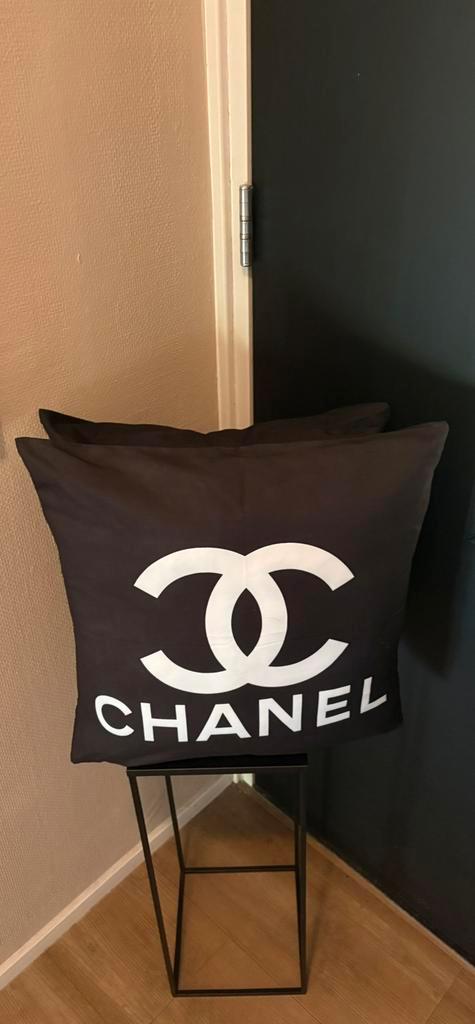 Nieuwe chanel sier kussen hoezen., Huis en Inrichting, Woonaccessoires | Kussens, Zo goed als nieuw, Zwart, Vierkant, Ophalen of Verzenden