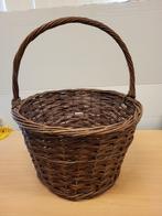 Mand met hoge arm., Huis en Inrichting, Woonaccessoires | Schalen en Manden, Overige materialen, Mand, Rond, Ophalen of Verzenden