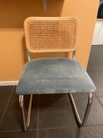 Lichtblauwe buizenstoel met rieten rugleuning, Huis en Inrichting, Stoelen, Blauw, Ophalen of Verzenden, Zo goed als nieuw, Metaal