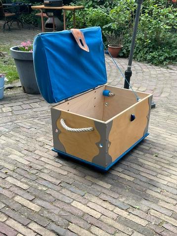 Leuke degelijke kist voor speelgoed en knuffels. beschikbaar voor biedingen