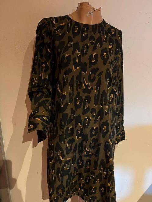 PIGALLE jurk maat M origineel ZGAN, Kleding | Dames, Jurken, Zo goed als nieuw, Maat 38/40 (M), Groen, Knielengte, Ophalen of Verzenden