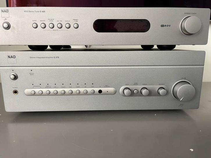 NAD C372 Integrated Amplifier+ NAD C425 Stereo AM/FM Tuner, Audio, Tv en Foto, Versterkers en Receivers, Zo goed als nieuw, Stereo