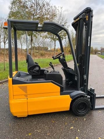 Elektrische heftruck zeer weinig Uren . 1.8 tonner, 5.30 mtr beschikbaar voor biedingen