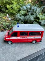 1:43 VOLKSWAGEN VW CRAFTER BUS FUERWEHR  ….5,-, Hobby en Vrije tijd, Modelauto's | 1:43, Ophalen of Verzenden, Zo goed als nieuw