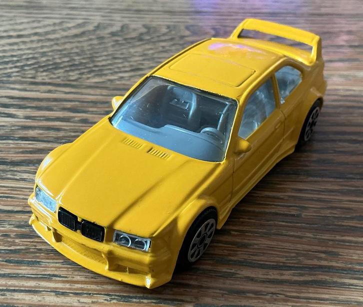 GELE BMW M3 SPORTWAGEN BURAGO AUTO, Hobby en Vrije tijd, Modelauto's | 1:43, Zo goed als nieuw, Auto, Overige merken, Ophalen