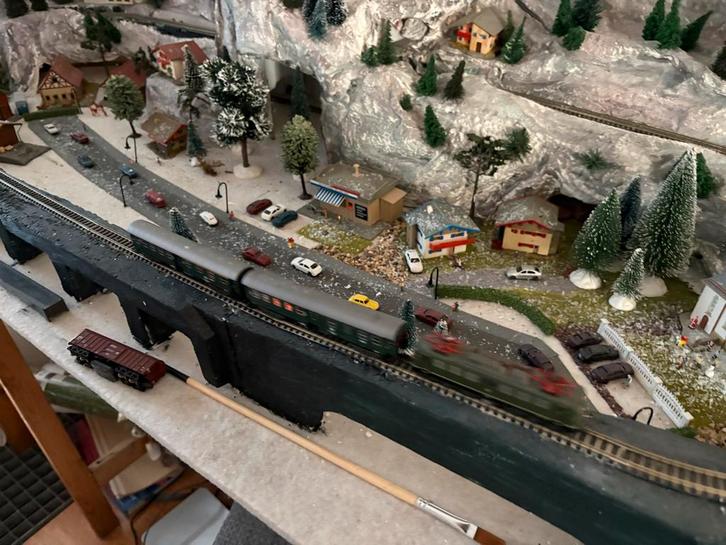 N spoor Mooie modeltreinbaan met treinen en landschap, Hobby en Vrije tijd, Modeltreinen | N-Spoor, Gebruikt, Treinset, Gelijkstroom