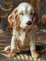 Mooi oud SylvaC beeldje uit Engeland van een hond 12,3 cm., Antiek en Kunst, Antiek | Porselein, Ophalen of Verzenden