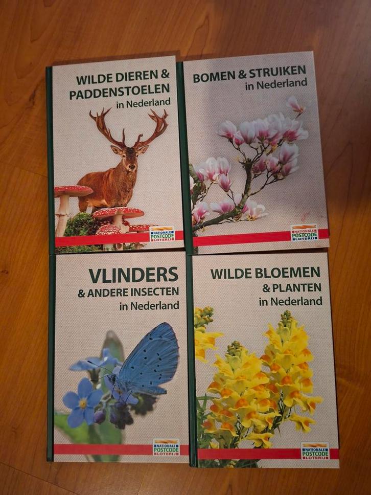 Postcode Loterij Veldgidsen - 4 Boeken ZGAN, Boeken, Natuur, Zo goed als nieuw, Natuur algemeen, Ophalen of Verzenden