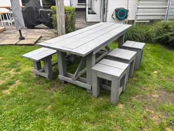 Steigerhout tuinset met bank en drie krukjes beschikbaar voor biedingen