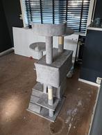 Krabpaal in lichtgrijze bekleding. Ongeveer 1,60m hoog., Ophalen, Krabpaal