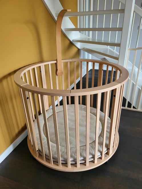 Europe baby ronde box, Kinderen en Baby's, Boxen, Zo goed als nieuw, Rond, In hoogte verstelbaar, Boxkleed, Wieltjes, Ophalen