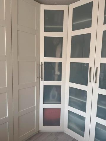 Witte deur met glas