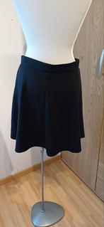 Zwart uitlopend rokje , maat xl (40/42), Kleding | Dames, Rokken, Zwart, Maat 42/44 (L), Ophalen of Verzenden, Zo goed als nieuw