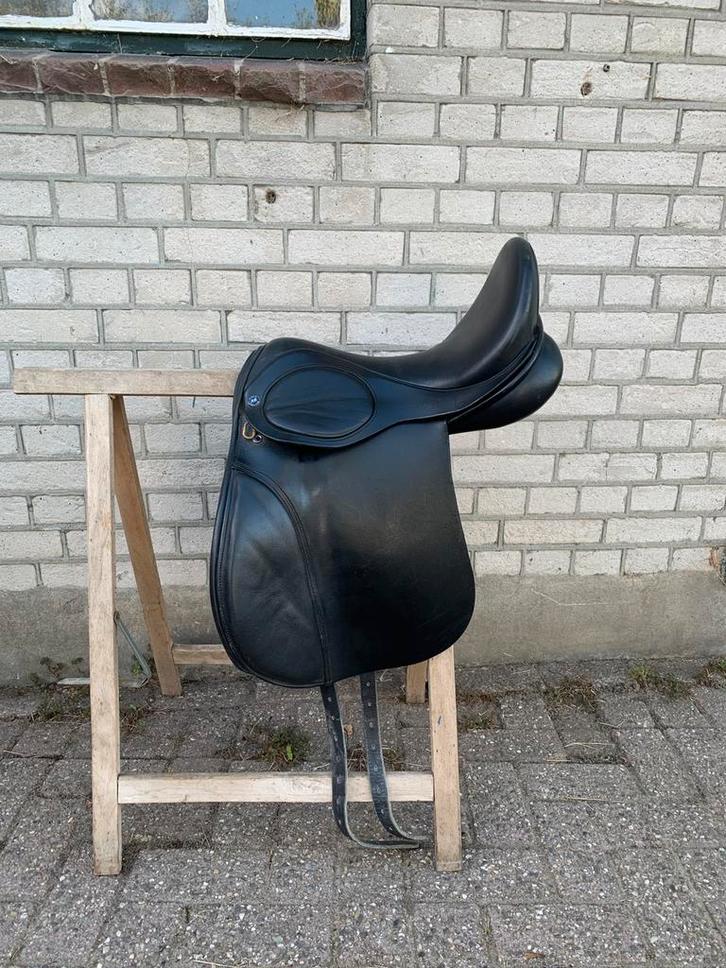 Dressuur zadel, Dieren en Toebehoren, Paarden en Pony's | Hoofdstellen en Tuigage, Zo goed als nieuw, Dressuur, Ophalen of Verzenden