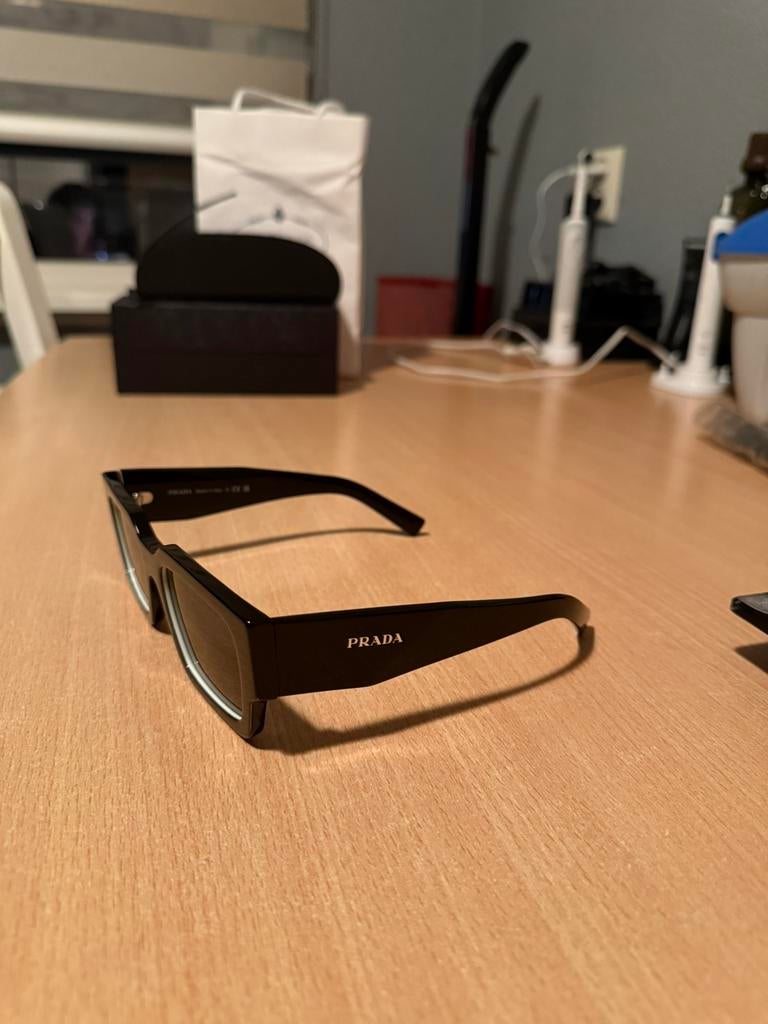 Prada zonnenbril helemaal nieuw, Overige merken, Zonnebril, Zwart, Nieuw