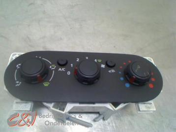 Airco bedieningspaneel van een Opel Vivaro beschikbaar voor biedingen